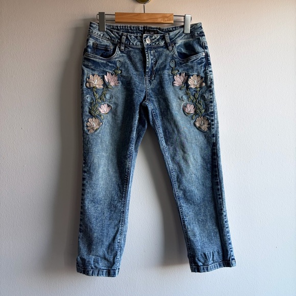 Suko Jeans Denim - Suko Jeans in Light Blue Embroidered with Pink Floral Accents